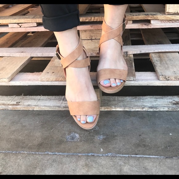 Tan Wrapped Ankle Strap w Buckle Sandal - Picture 2 of 4